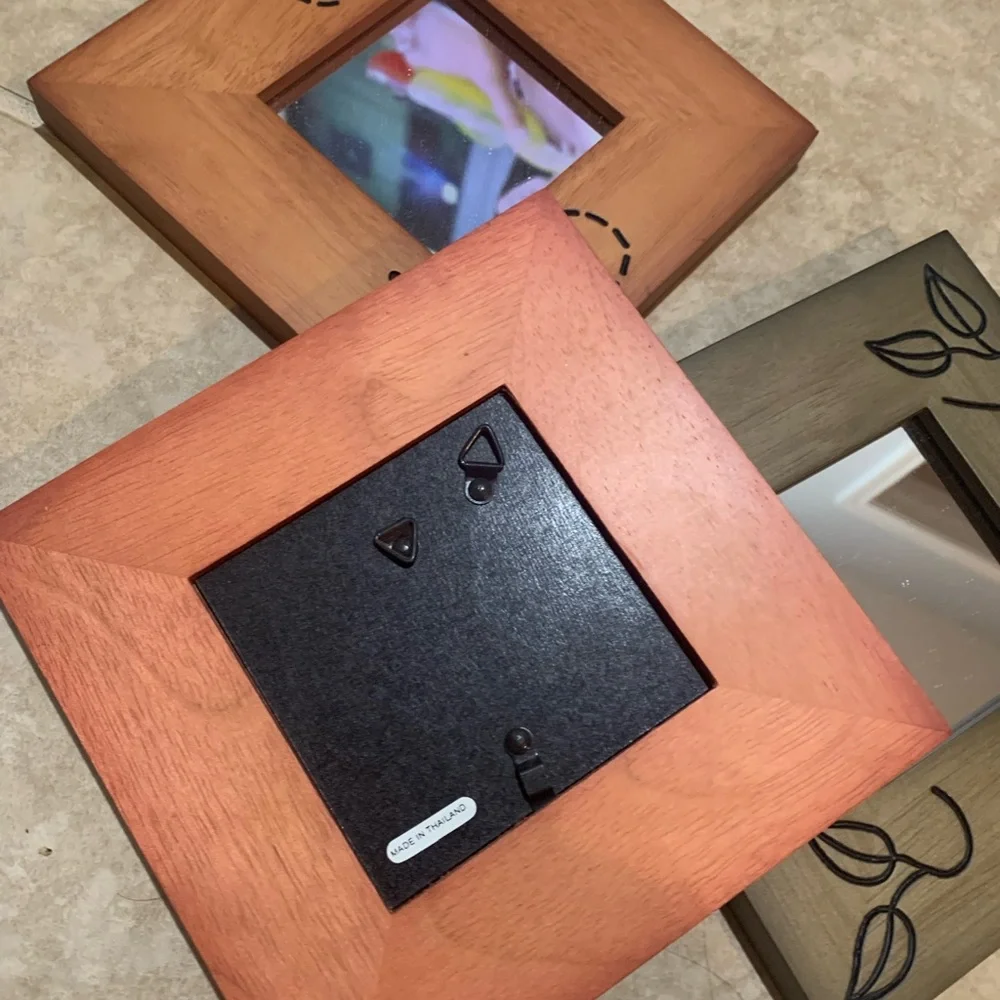 3-piece Mirrored wall-hanging frames. 6.5”x6.5”. Great condition. Pre-owned